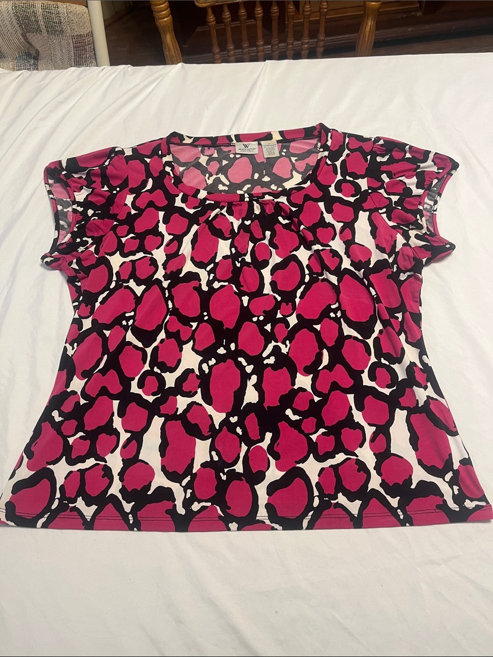 Worthington Fuchsia and Black Leopard-Print Short Sleeve Top